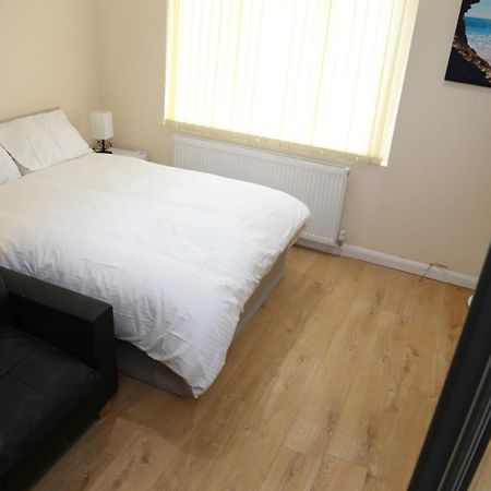 A A Guest Rooms Thamesmead Erith Exterior foto