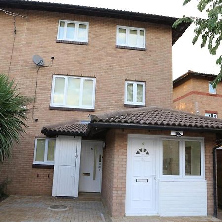 A A Guest Rooms Thamesmead Erith Exterior foto