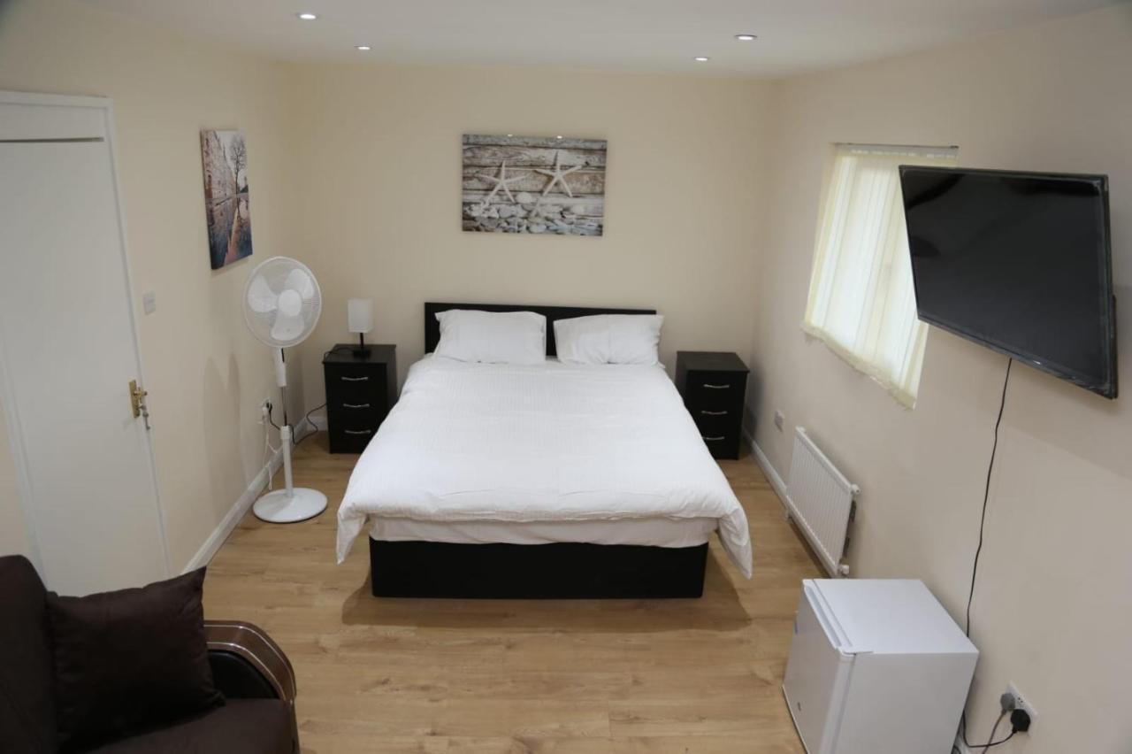 A A Guest Rooms Thamesmead Erith Exterior foto