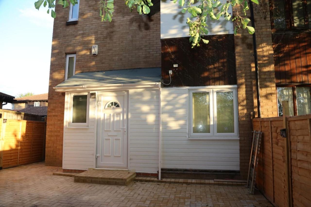 A A Guest Rooms Thamesmead Erith Exterior foto