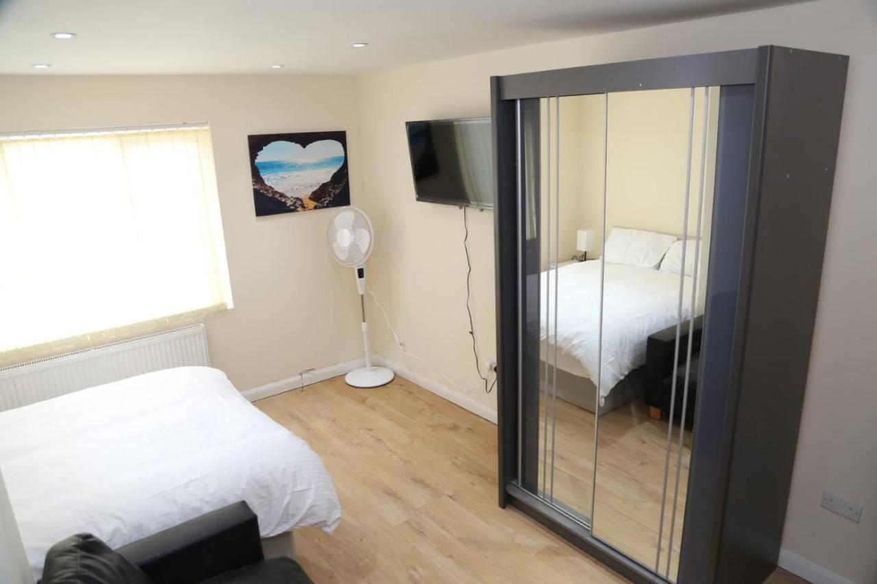 A A Guest Rooms Thamesmead Erith Exterior foto