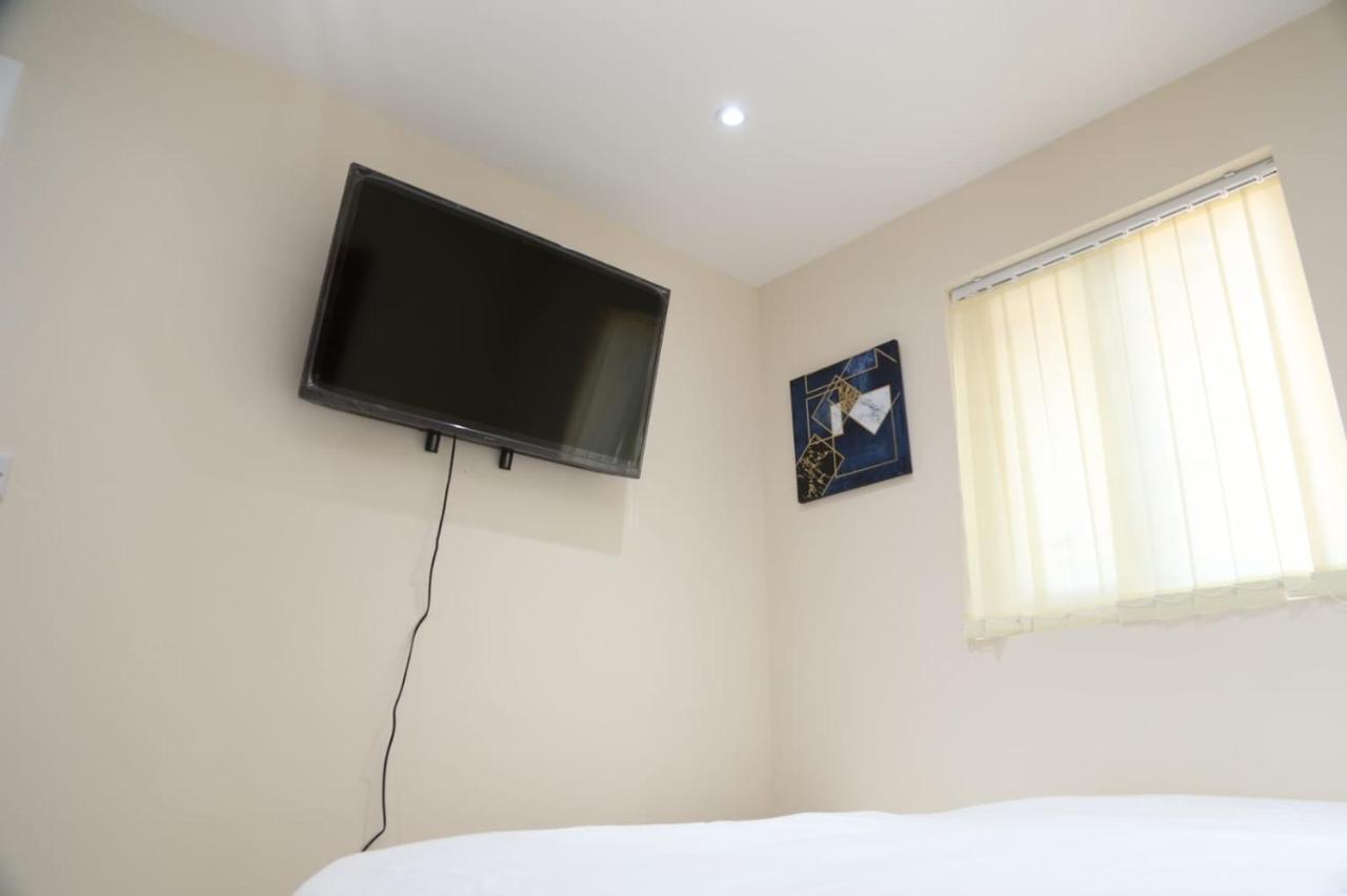 A A Guest Rooms Thamesmead Erith Exterior foto