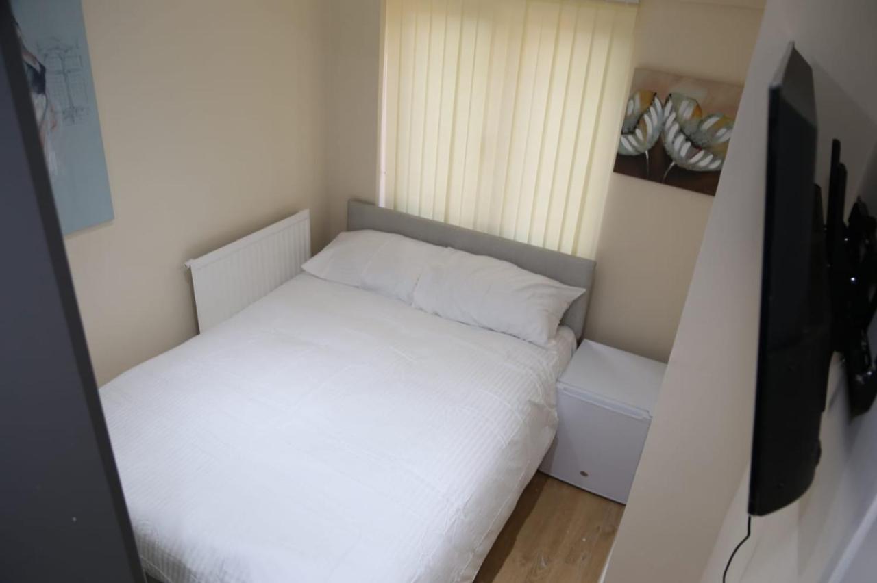 A A Guest Rooms Thamesmead Erith Exterior foto